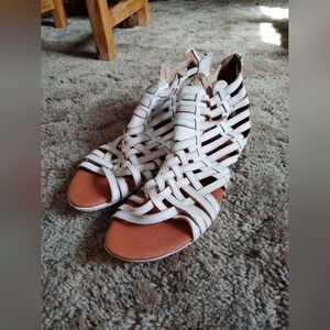 Women's Bearpaw Huaraches Size 11 Brand New Without Tags! Genuine Leather!